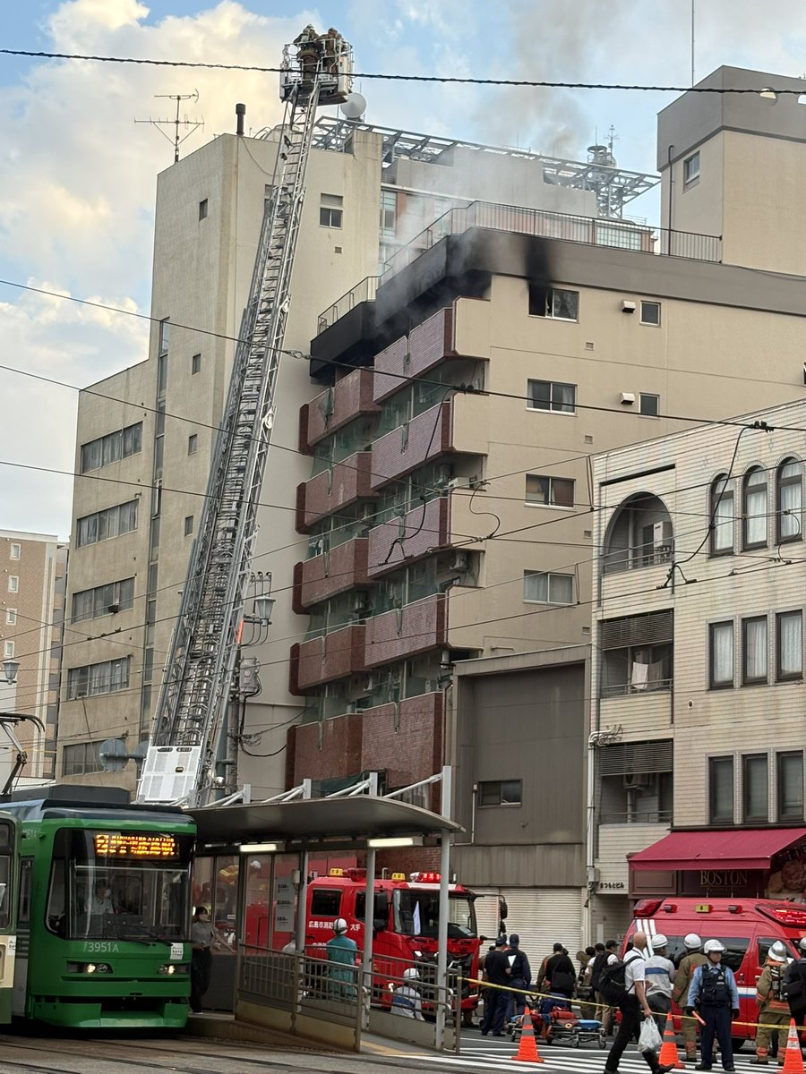chanmegu617's tweet photo. 土橋電停の前火事です。 https://t.co/eEEzBJGFfQ