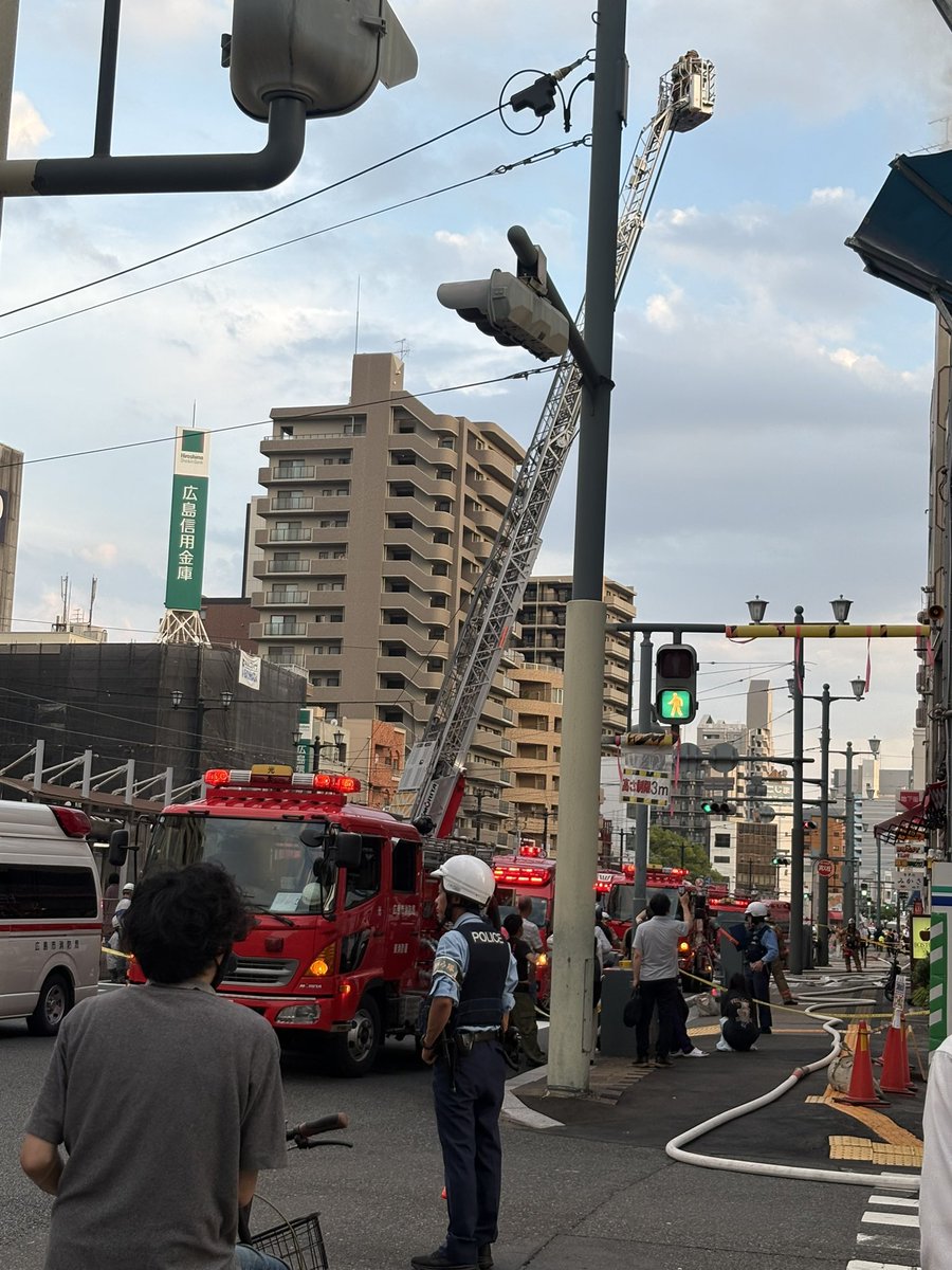 chanmegu617's tweet photo. 土橋電停の前火事です。 https://t.co/eEEzBJGFfQ