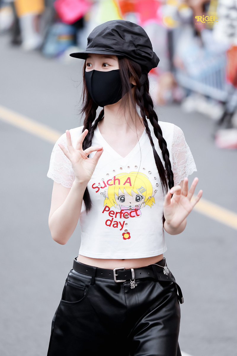 RigelEsther1218's tweet photo. 🫧such a cute girl

#estheryu #esther #yushuxin #yushuxinesther #우서흔 #อวี๋ซูซิน #虞书欣 #虞书欣esther #长生骨 #ChangShengGu #何盼 #HePan #念相思 #LoveInTheShell #RoadToSuccess #灿如繁星 https://t.co/cNowRO4kpo