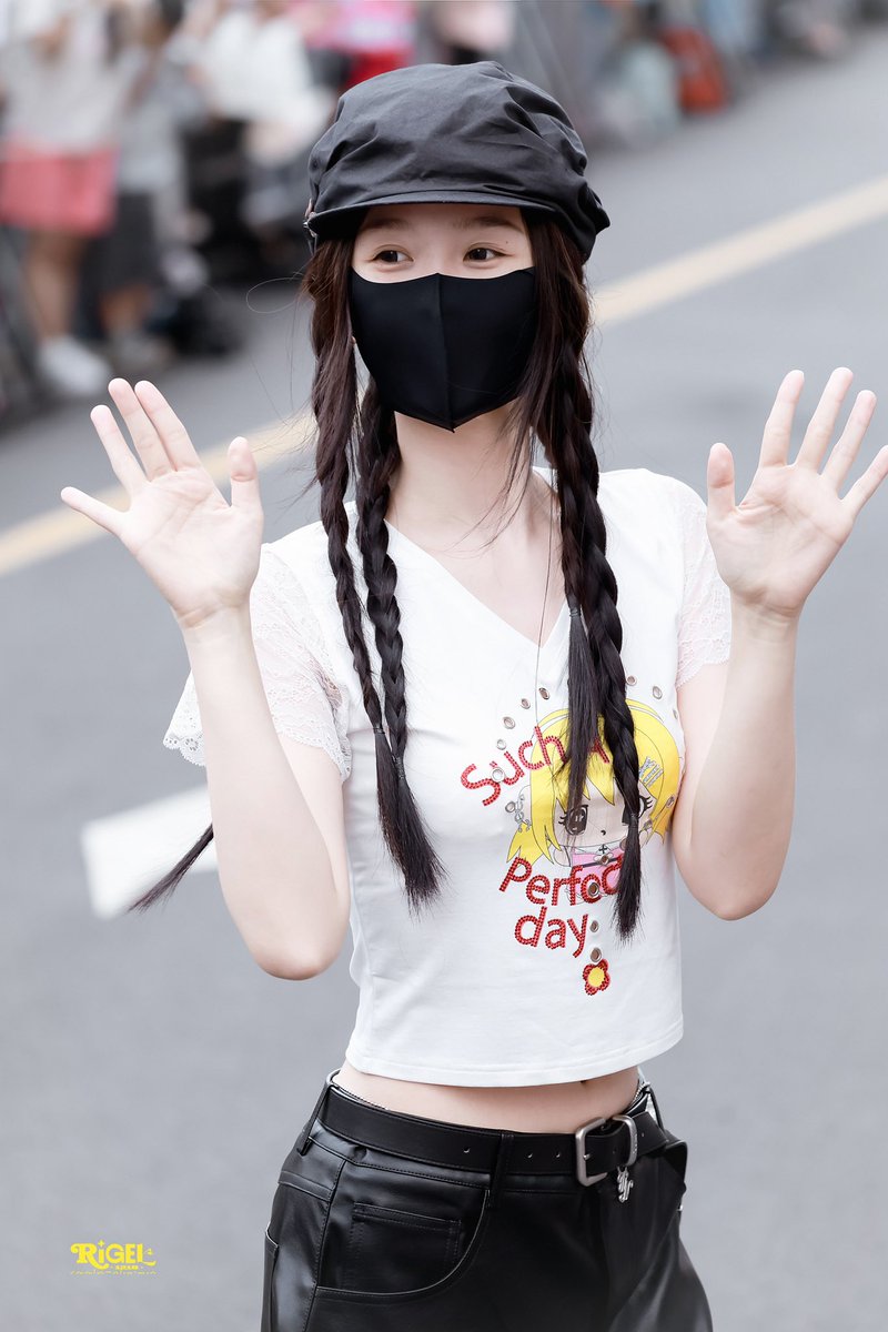 RigelEsther1218's tweet photo. 🫧such a cute girl

#estheryu #esther #yushuxin #yushuxinesther #우서흔 #อวี๋ซูซิน #虞书欣 #虞书欣esther #长生骨 #ChangShengGu #何盼 #HePan #念相思 #LoveInTheShell #RoadToSuccess #灿如繁星 https://t.co/cNowRO4kpo