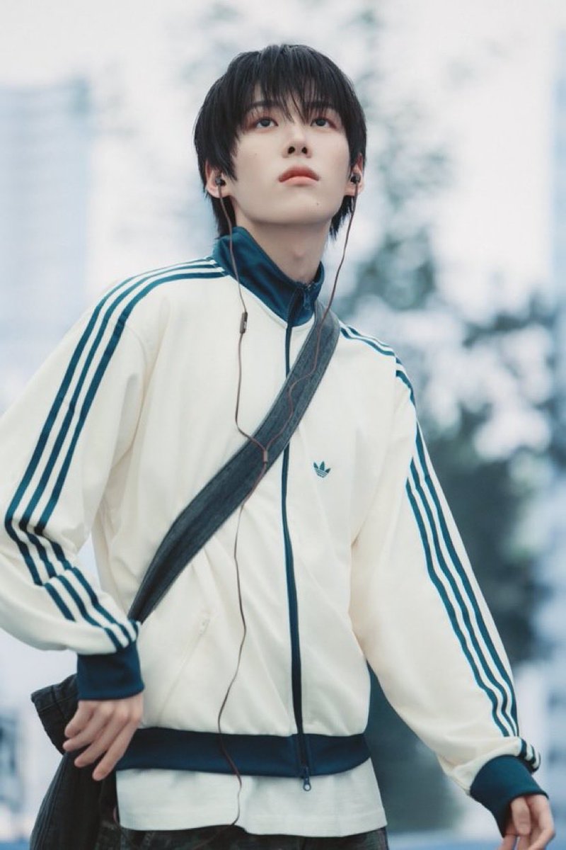 _mystar_O's tweet photo. このビジュ大好きだし私のお気に入りのadidasニットジャージの色味とそっくりで好きです https://t.co/t5dsdSXHin