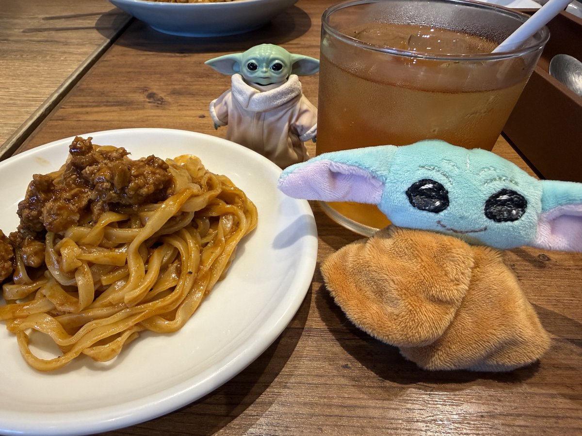 sbktome's tweet photo. 出来たて手ぬいのグローグーぬいと おでかけした
友達から譲ってもらったぐーちゃんのフィギュアも一緒☺️ https://t.co/74j6BZJbkY