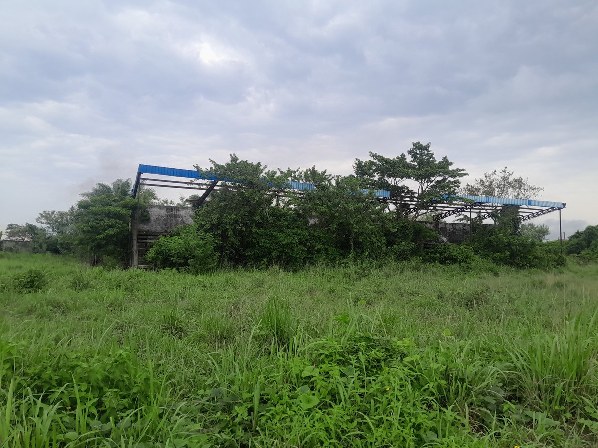 TrackaNG's tweet photo. N152m was disbursed for the Construction of Mini Stadium at Orerokpe Okpe LGA, Delta state in the Delta state Q4 Budget Implementation Report. 

We tracked and report that this project has not been done.
The stadium looked like abandoned structure, and has been this way for over 5years. 
The sitting area has been overgrown with weeds and the roofs are completely damaged.
At the time of reporting, we do not have the contractor’s details, only that over 150million has been paid.

We call on Delta State Sports Commission, the implementing agency to provide the public with details of how funds disbursed to this project was used.