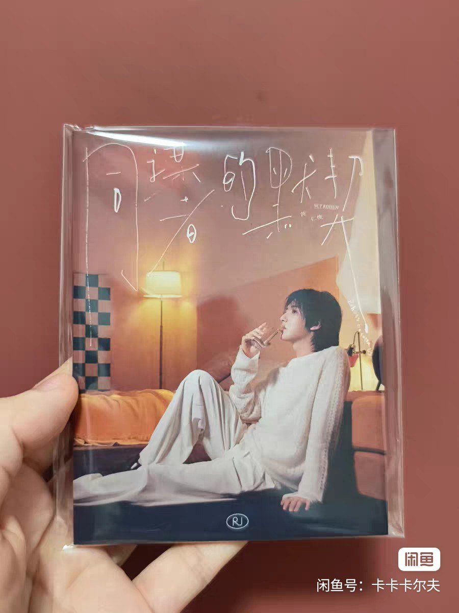B_happie_always's tweet photo. this is how the album looks like very small very cutieful 🥰 https://t.co/aB58aj9Paj