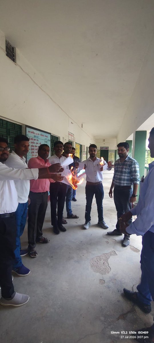 jharotef's tweet photo. #शिक्षकों को #MACP से वंचित करने वाला विभागीय आदेश सरकार के आश्वासनों एवं सत्तारूढ़ दल के घोषणा-पत्र के विपरीत : #JHAROTEF 

"MACP अधिकार – प्रतिवाद दिवस" पर हजारों शिक्षकों ने आदेश की प्रतीकात्मक प्रति जलाकर दर्ज कराया विरोध।

@HemantSorenJMM  
@kumarsudivya 
@JepcJharkhand https://t.co/IIYr8sfTHl