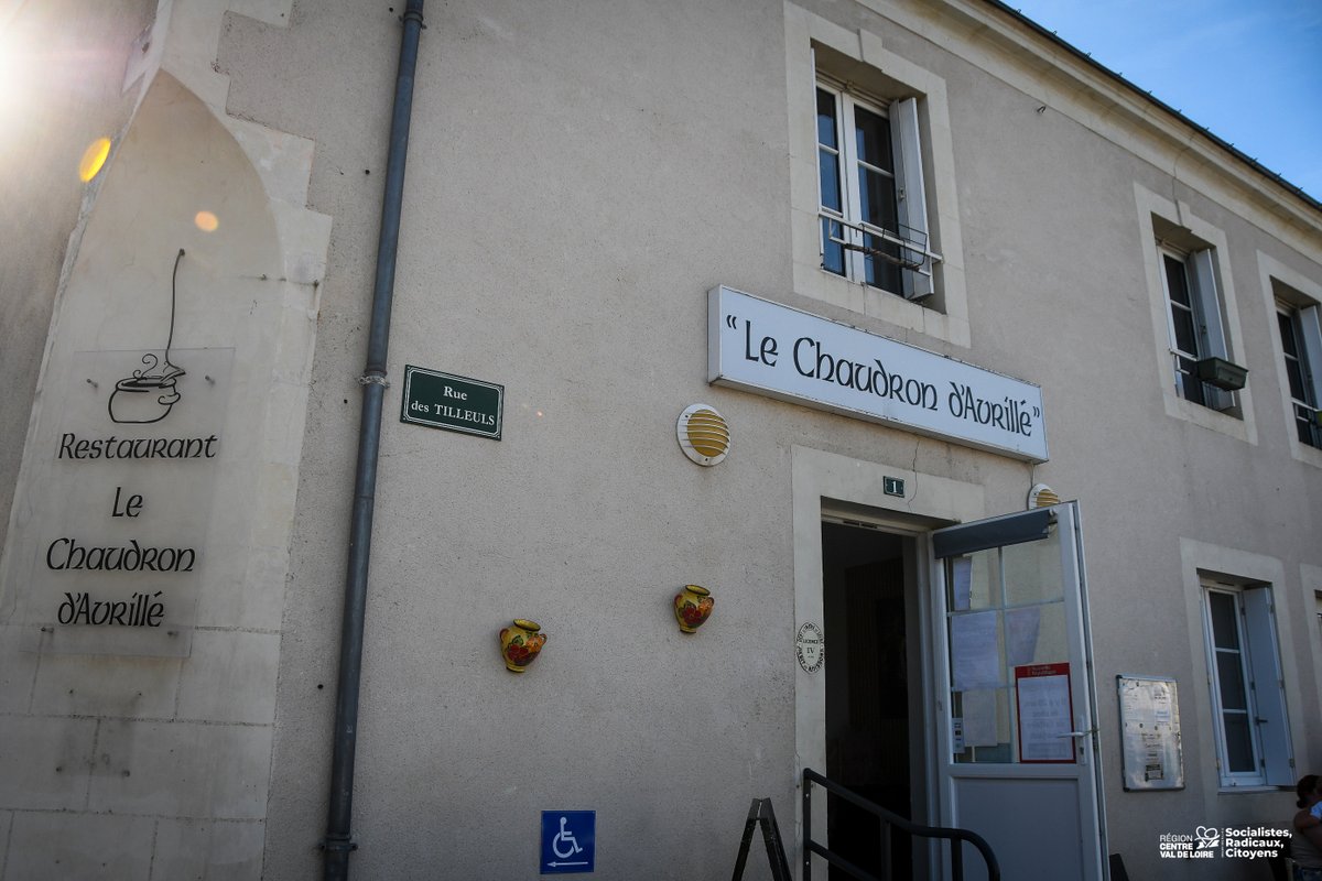 src_rcvl's tweet photo. Rencontre avec les gérants du bar-restaurant « Le Chaudron d’Avrillé » d'Avrillé-les-Ponceaux (Indre-et-Loire). La @RCValdeLoire investit pour ces piliers de la vie locale : 14 150€ a été mobilisée pour accompagner la reprise de ce commerce de proximité. #RCVL https://t.co/SOWjDxuc3v