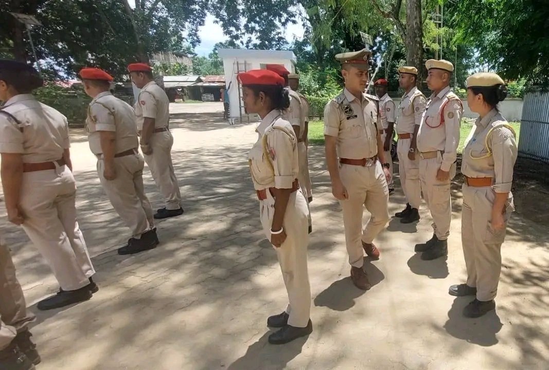 hamren_police's tweet photo. Sharp turnout, high discipline!Today, Officers‑in‑Charge across West Karbi Anglong carried out their mandatory Monday inspections  focusing on personnel discipline, physical fitness, and immaculate uniform turnout. 
@assampolice 
@DGPAssamPolice https://t.co/8KdmDQTefZ