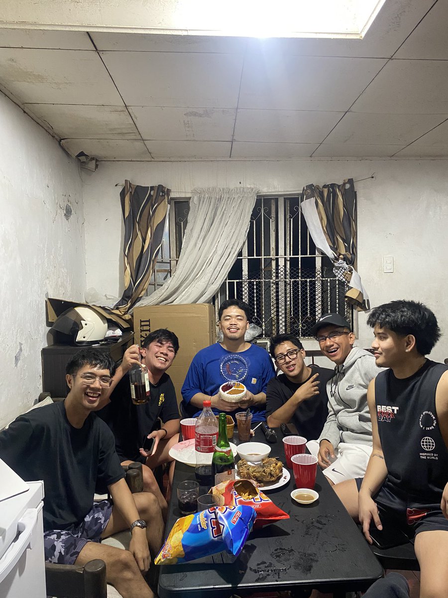 hooliganjo's tweet photo. 🧃post bday celebration https://t.co/w7BZ5TW6Be