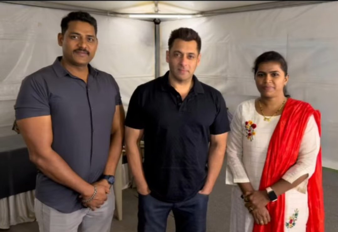 NarayanRam3192's tweet photo. From set of #svc63
What a look of #salmankhan 
Handsome hunk man ♥️♥️🇮🇳🇮🇳 https://t.co/kQnwCUjR13