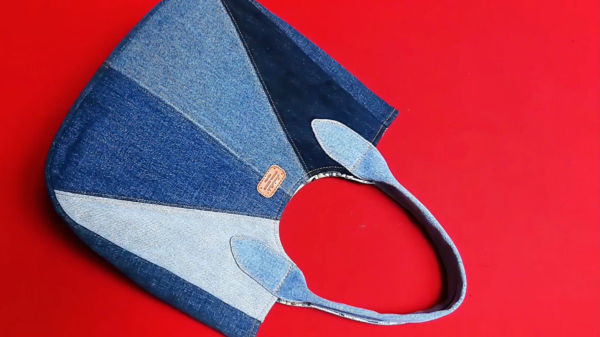 JasperEmil94981's tweet photo. Turn an old denim jacket into a cute backpack in 5 mins! Upcycling is the new cool for zero-waste living ， https://t.co/AiyNY935SX