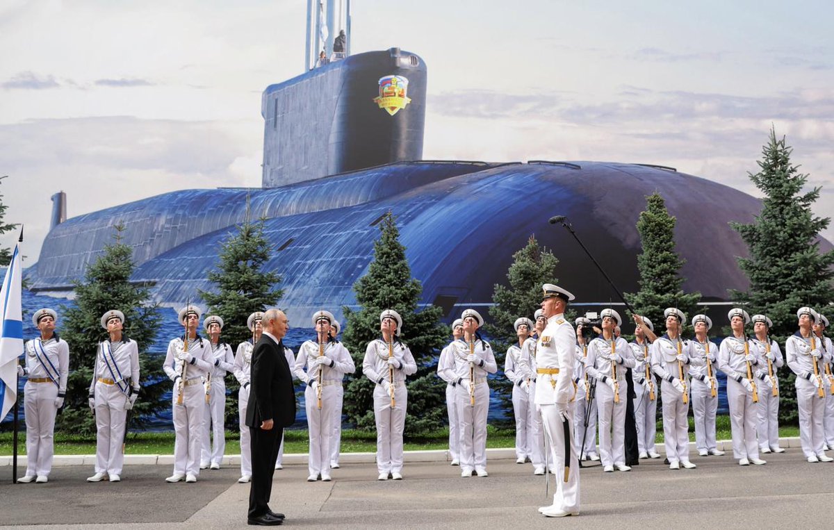DUST42714489's tweet photo. А может деду вместо подлодки в следующий раз Киев нарисовать? Глядишь и успокоится… https://t.co/JmjpWPBog1