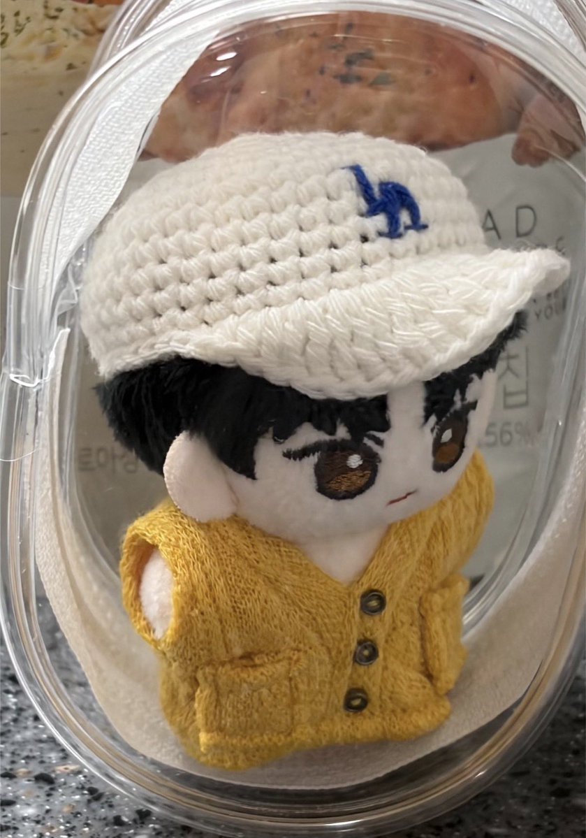 hudsonwonline's tweet photo. Hudson Williams receiving a Hudson Williams doll in Seoul 🥰 (via Epicureanism213) https://t.co/pHzjXQHy8f
