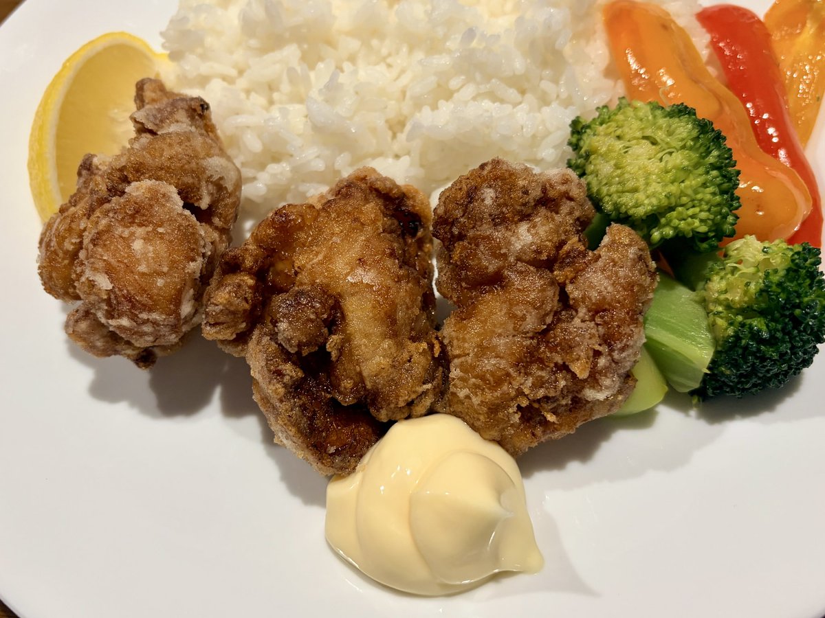 Yuidon26's tweet photo. 夕方になって急な用事でバタバタしたけど頑張って唐揚げ作った🐔
美味しかったぁー😋💕 https://t.co/4GSU6Us3Bt