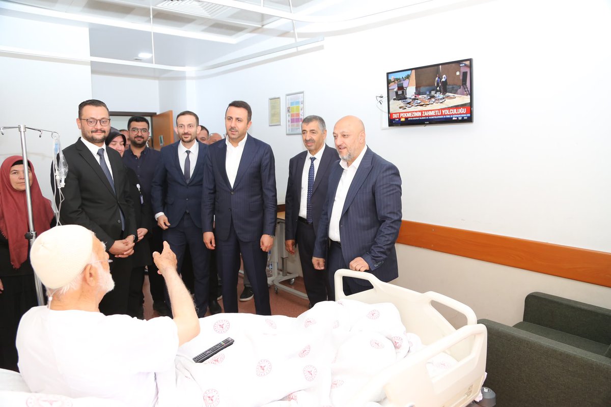 EnginGunceoglu's tweet photo. Milletvekilimiz Sn. @T_Bedirhanoglu ile birlikte, Bitlis Devlet Hastanemiz Başhekimliğine atanan Uzm. Dr. Yalçın Güzelel’i ziyaret ederek yeni görevinde başarılar diledik.

Ziyaretimizin ardından hastanemizde tedavi gören hastalarımızı ve kıymetli yakınlarını ziyaret edip geçmiş olsun dileklerimizi ilettik, hastalarımıza acil şifalar diledik.