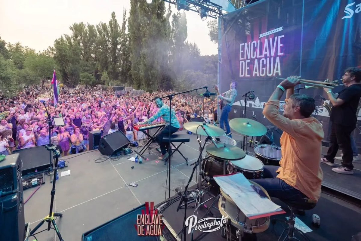 Janetheplanett's tweet photo. Momentazos del fin de semana con @juanzelada  desde @enclavedeagua !!! 
📷 @Pixelinphoto https://t.co/gUNnNxJl4A