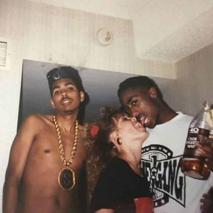 DullahTheking2's tweet photo. A young 2Pac and Shock G back in Phoenix.

📷 1990 https://t.co/OTx3sq3J2H