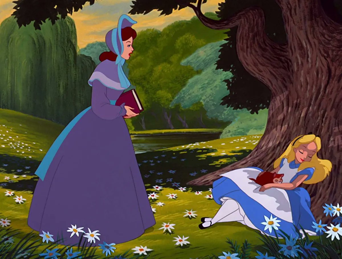 DisneyReact's tweet photo. 🎂 Hoy se cumplen 75 años del estreno de 'Alicia en el país de las maravillas' 🐰

Walt Disney fue un gran amante de la obra de Lewis Carroll y quería que Alicia fuera su primera película, antes incluso que Blancanieves, pero por diferentes motivos no pudo realizarla hasta 1951 https://t.co/CxCuY5CalO