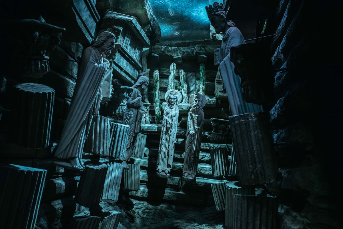 PuyduFou's tweet photo. 👑 Au Premier Royaume, pas besoin d’eau hyper-oxygéné 🫧 ! Il suffit… de marcher sous l’eau ! 🌊🚶‍♂️

Vous avez déjà essayé ? 👇

© ApollineCornuet
#PuyduFou #PuyduFou2026 #LePremierRoyaume https://t.co/6C8hcwWRRB