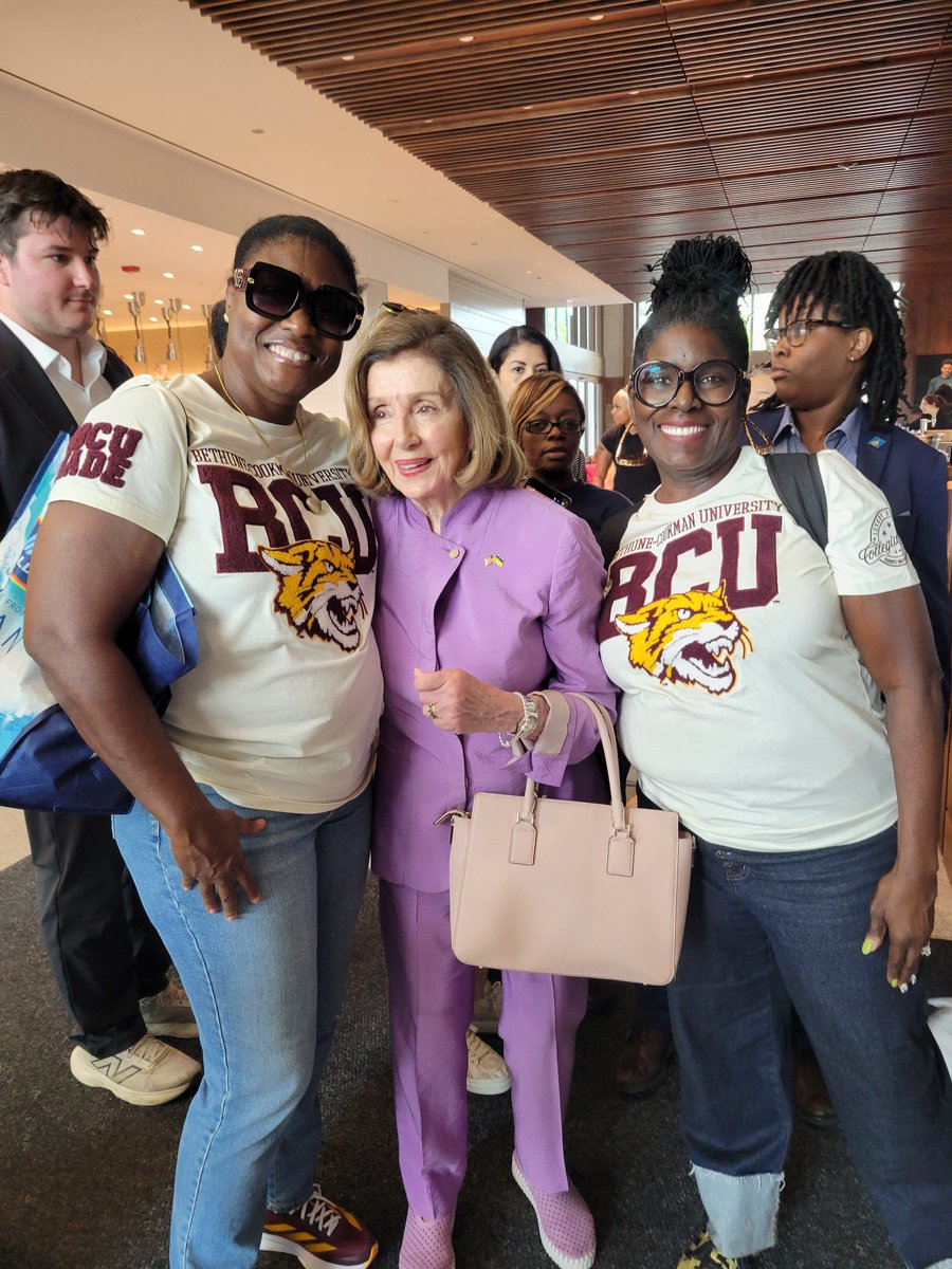 TundraKing's tweet photo. The Obama Musuem was a visit beyond my wildest expectations. @bethunecookman alums take on the Obama Presidential Center. Chefs kiss 💋 to see @SpeakerPelosi https://t.co/GEMec309Bk