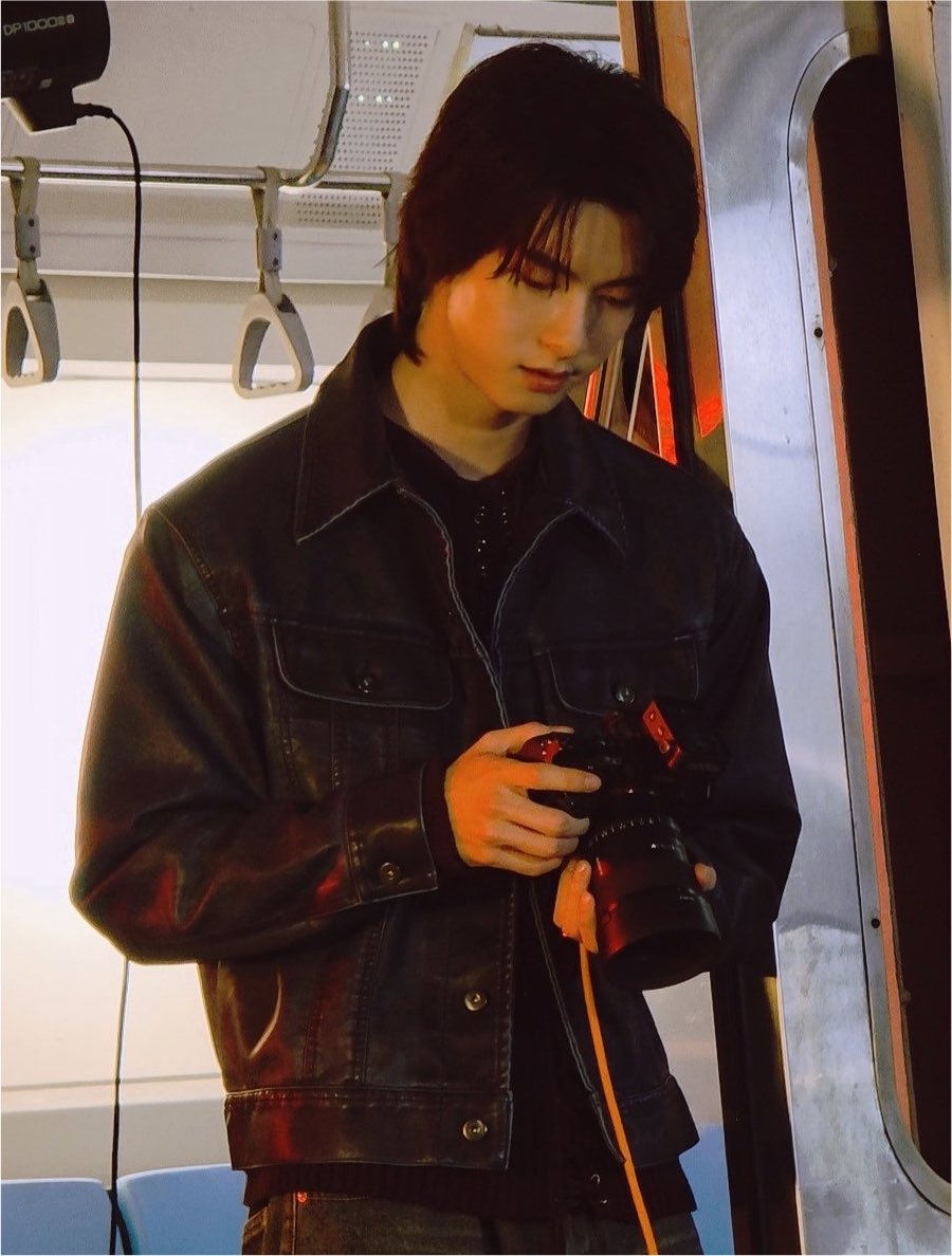 bluedaisieso's tweet photo. The Grim Lover Q15
.• #รักลืมตายQ15 #ppoohkt @ppoohkt •.

I read #รักลืมตาย when it was still ongoing story in readawrite. Back then, I couldn’t imagine Pooh playing Fah, a mature 37-year-old artist, while he was still as puppy as Charlie, n about to become Thup 🐶
But here we are…
A mature photographer with such a baby face. He really must be God’s favorite 🥹🖤