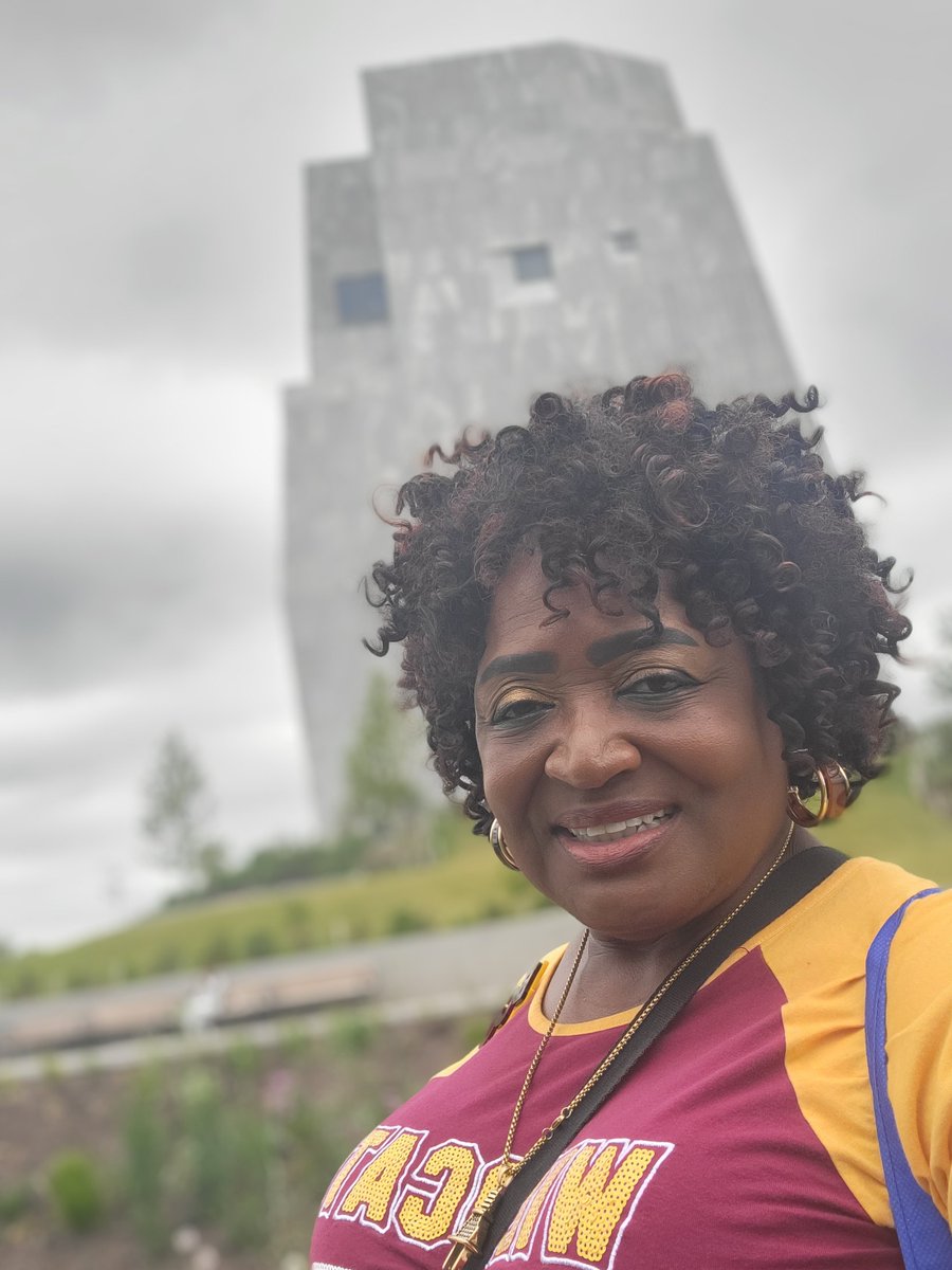TundraKing's tweet photo. The Obama Musuem was a visit beyond my wildest expectations. @bethunecookman alums take on the Obama Presidential Center. Chefs kiss 💋 to see @SpeakerPelosi https://t.co/GEMec309Bk