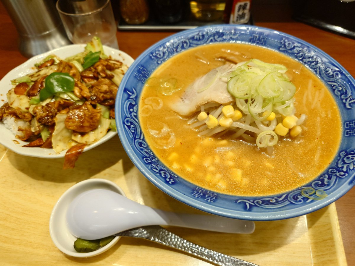 kagepee1's tweet photo. 平塚、らーめん石狩の味噌ラーメンとホイコーロー丼。フードコートのラーメンぽくて、僕は好き。 https://t.co/dys7AIc62J