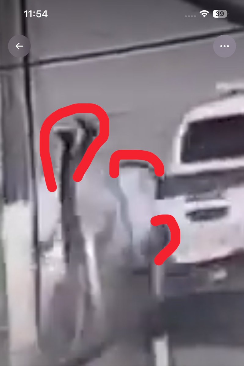 chico_drm's tweet photo. @pmcafrica This is AI … legs, buttocks, head. After this screenshot, the passenger dissapears for a split second https://t.co/vkHE77mwiW