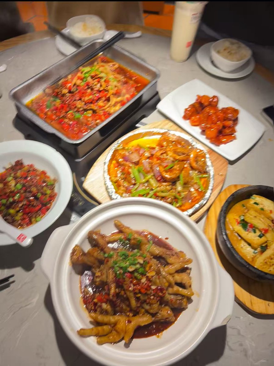 connerwilly23's tweet photo. Crazy spicy feast night🔥
Crayfish, skewers and spicy hot‑pot with full‑on Chinese street‑style food. #互关 #互fo #互粉 https://t.co/6WkpEDxN80