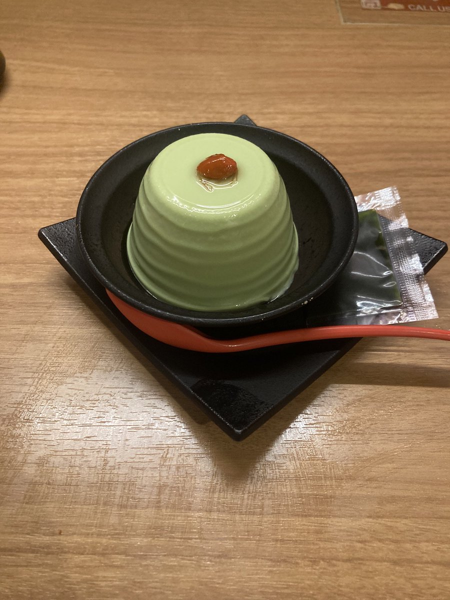 dm1lfv's tweet photo. 一蘭すごく美味しかった。辛さもっと倍にしてもいいかも、抹茶杏仁も締めに最高 https://t.co/o6fb4crVqV