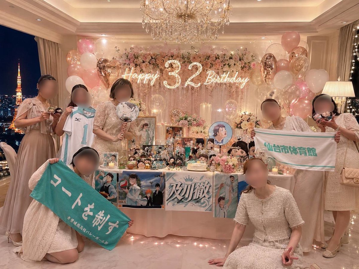 massamassa10's tweet photo. 先日のおいかーさんの生誕祭の時に集合写真を撮ったのですが、お仲間が 港区女子のパーティーみたいに加工してくれたので見て✨
誰1人このような服は持っていないであろうメンツだが新鮮で良いではないか😆
さて、私はどれででしょうね笑 https://t.co/zaPiOPXWt9