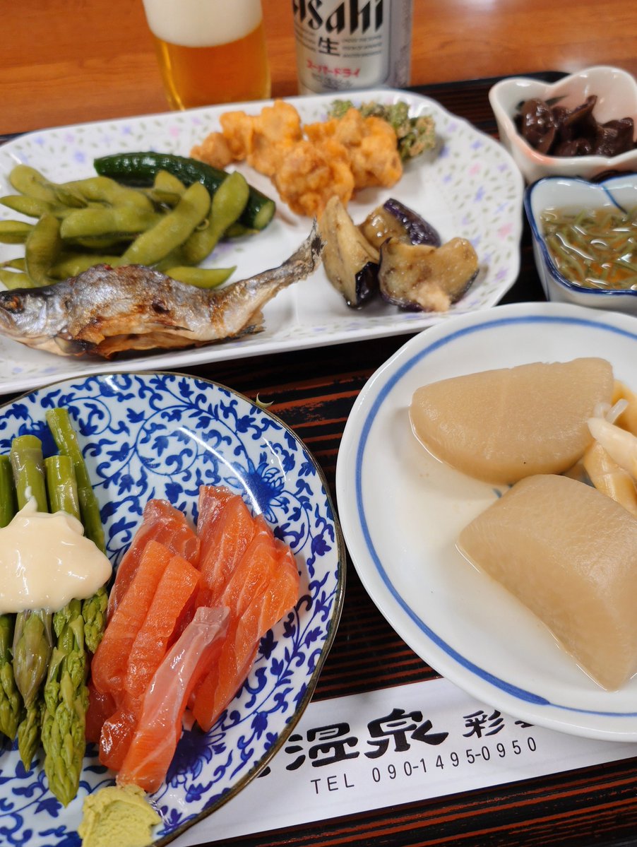 World7Traveler's tweet photo. 来年は？なので今年も来ました♨️
毎年言いますがじゅんさい、網茸、こごみが食べ放題なのは素晴らしい🥰
キュウリも枝豆も美味しいので、ベジタブル飲みが嬉しい⚡ https://t.co/vgmtNbEmh6