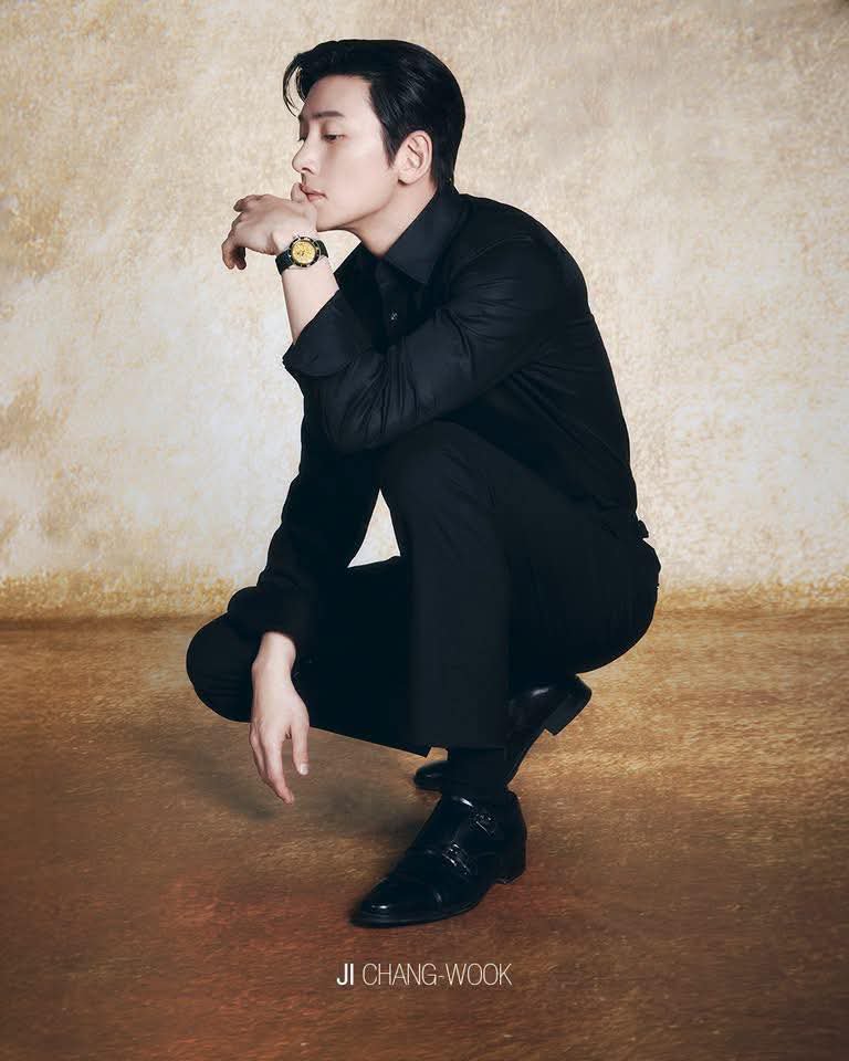 JCWPhilippines's tweet photo. A watch built to shimmer with every move.
Take a closer look to see our new Captain cook with its golden dial and diamond powder-like finish worn by brand ambassador Ji Chang-wook.
#Rado #Feelit #RadoCaptainCook #MasterOfMaterials #RadoxJiChangWook #radoph https://t.co/Hn9Nr8qp17