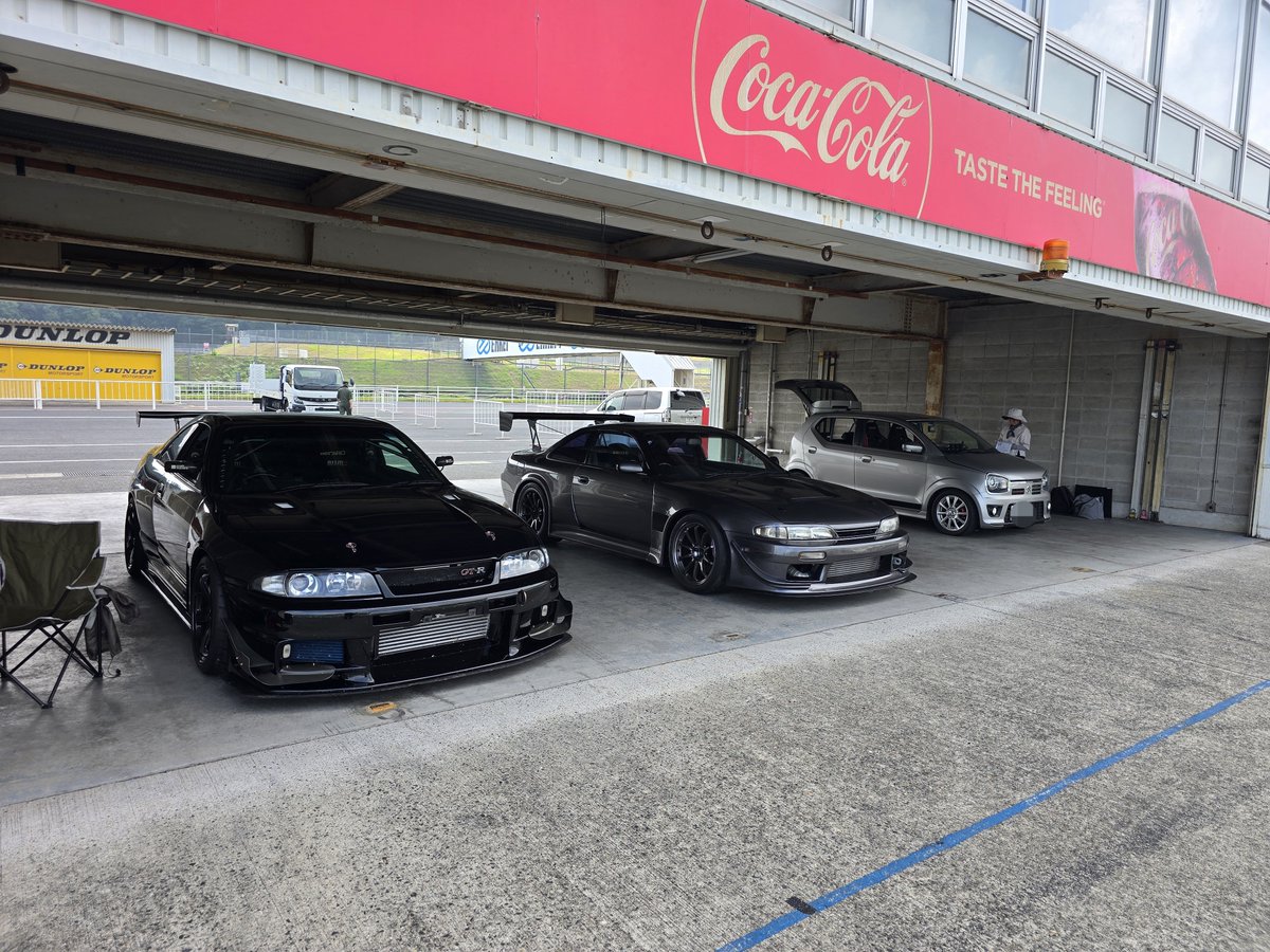 ToshiGTR1's tweet photo. 2026/07/23
岡山国際サーキット

やっぱり友達と走るとムッチャ楽しい😁

暑すぎてタイム更新は出来ませんでしたが～ベストの0.085秒落ちだったので満足してます🤭
パワー感もなかったですし～
次回は1:45秒台にブチ込みますヨ😁(予定&amp;希望🤣)
このままのDLのZ3でも出るかなぁ🤭 https://t.co/V3POBPeZ4V