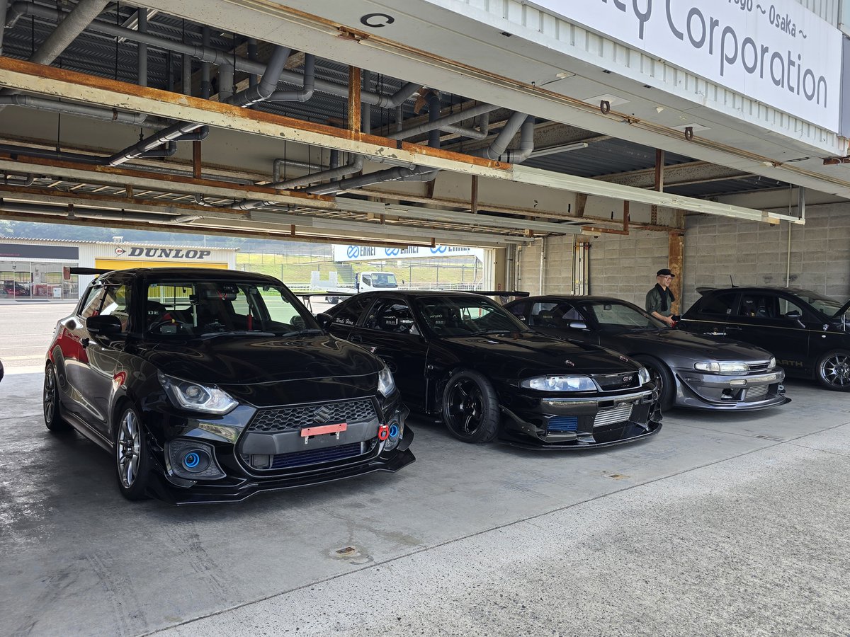 ToshiGTR1's tweet photo. 2026/07/23
岡山国際サーキット

やっぱり友達と走るとムッチャ楽しい😁

暑すぎてタイム更新は出来ませんでしたが～ベストの0.085秒落ちだったので満足してます🤭
パワー感もなかったですし～
次回は1:45秒台にブチ込みますヨ😁(予定&amp;希望🤣)
このままのDLのZ3でも出るかなぁ🤭 https://t.co/V3POBPeZ4V