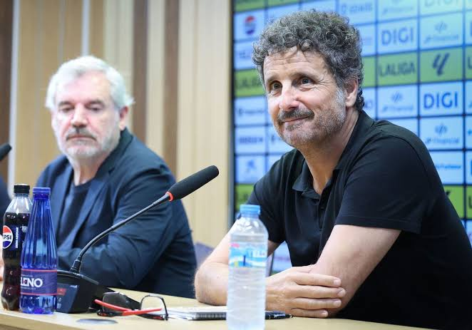 solofichajes123's tweet photo. Imanol Idiakez, entrenador del @Cadiz_CF, solicita una reunión con Manuel Vizcaíno porque "no le están dando lo que quiere" en materia de fichajes #SegundaDivision https://t.co/PkCopdjdWv