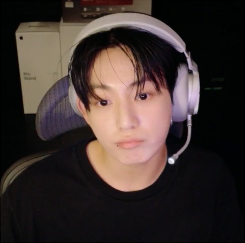 myvanillakoo's tweet photo. น้องจองกุกตอนหาเกมที่เล่นไม่เจอㅠㅠㅠㅠㅠㅠㅠㅠㅠㅠㅠㅠㅠㅠ มันน่ารักจังเลยวะ ใครจะกล้าขัดใจอะรุ่นนี้ https://t.co/bHwHLGFKWB