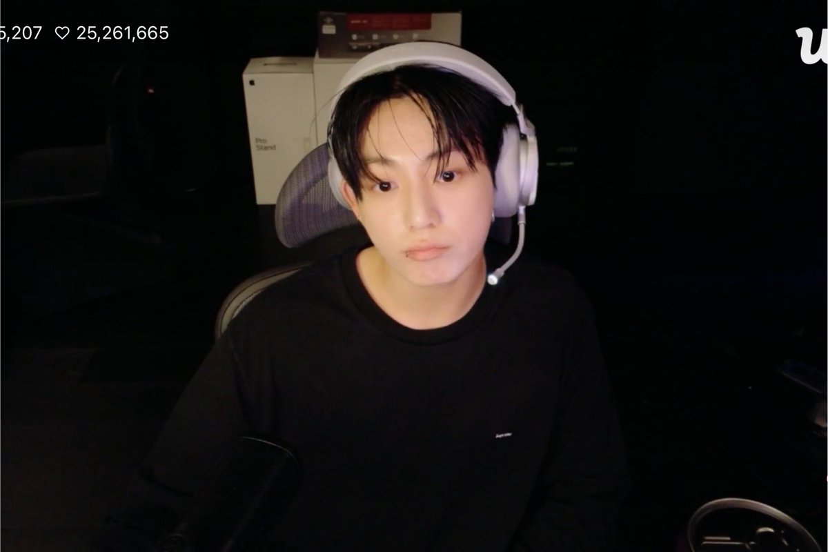 myvanillakoo's tweet photo. น้องจองกุกตอนหาเกมที่เล่นไม่เจอㅠㅠㅠㅠㅠㅠㅠㅠㅠㅠㅠㅠㅠㅠ มันน่ารักจังเลยวะ ใครจะกล้าขัดใจอะรุ่นนี้ https://t.co/bHwHLGFKWB