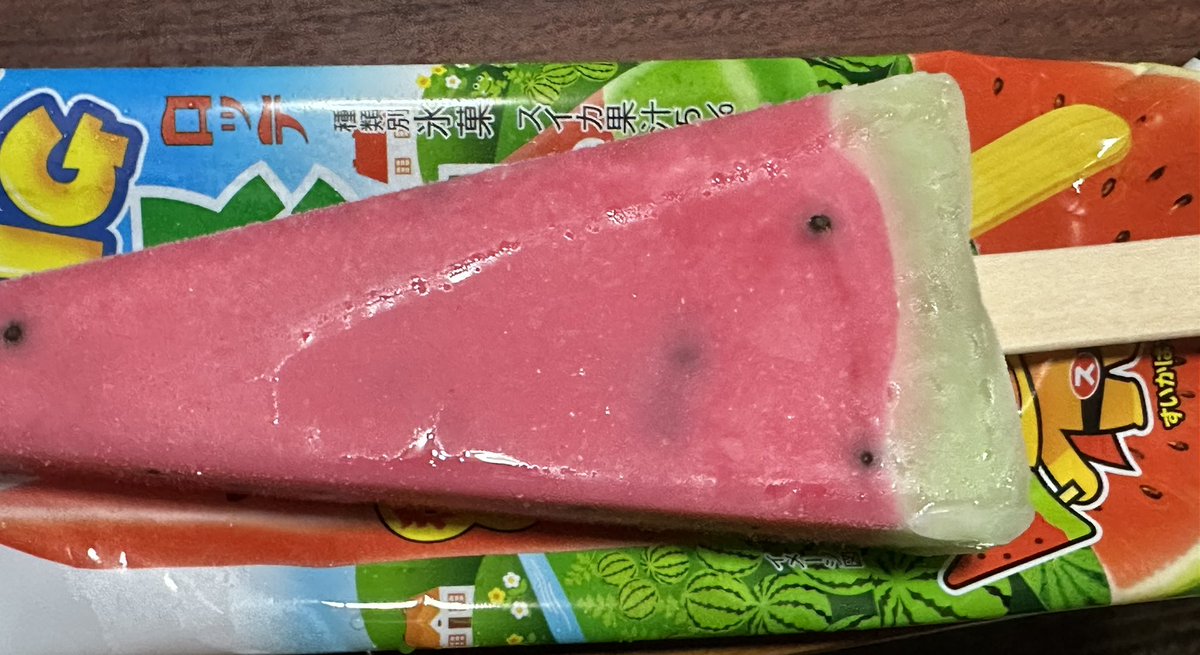 Hiroron02's tweet photo. 風呂上がりのスイカバーおいちい^ ^ https://t.co/DJeTtravJ5