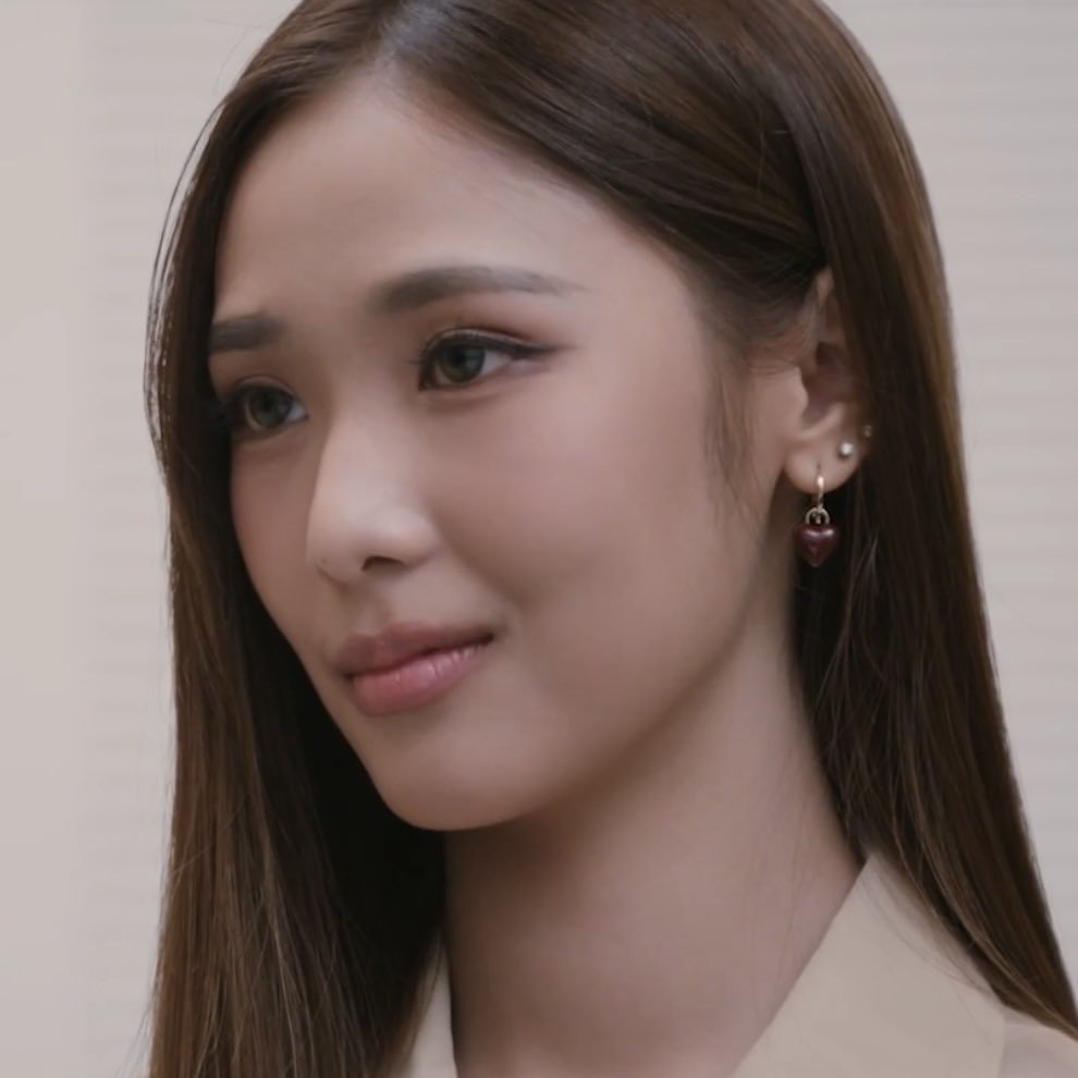 desdymp's tweet photo. เขาว่ามาดามโดนจับให้ไปแต่งงานใหม่กับลูกเจ้าของคณะเชิดสิงโตที่ชื่อหยก ๆ อะไรนั่นนะ แต่มาดามไม่ได้รักว่ะ เขารักคนเก่า หยกมันรักมาดามฝ่ายเดียว https://t.co/Iava4KcLZl