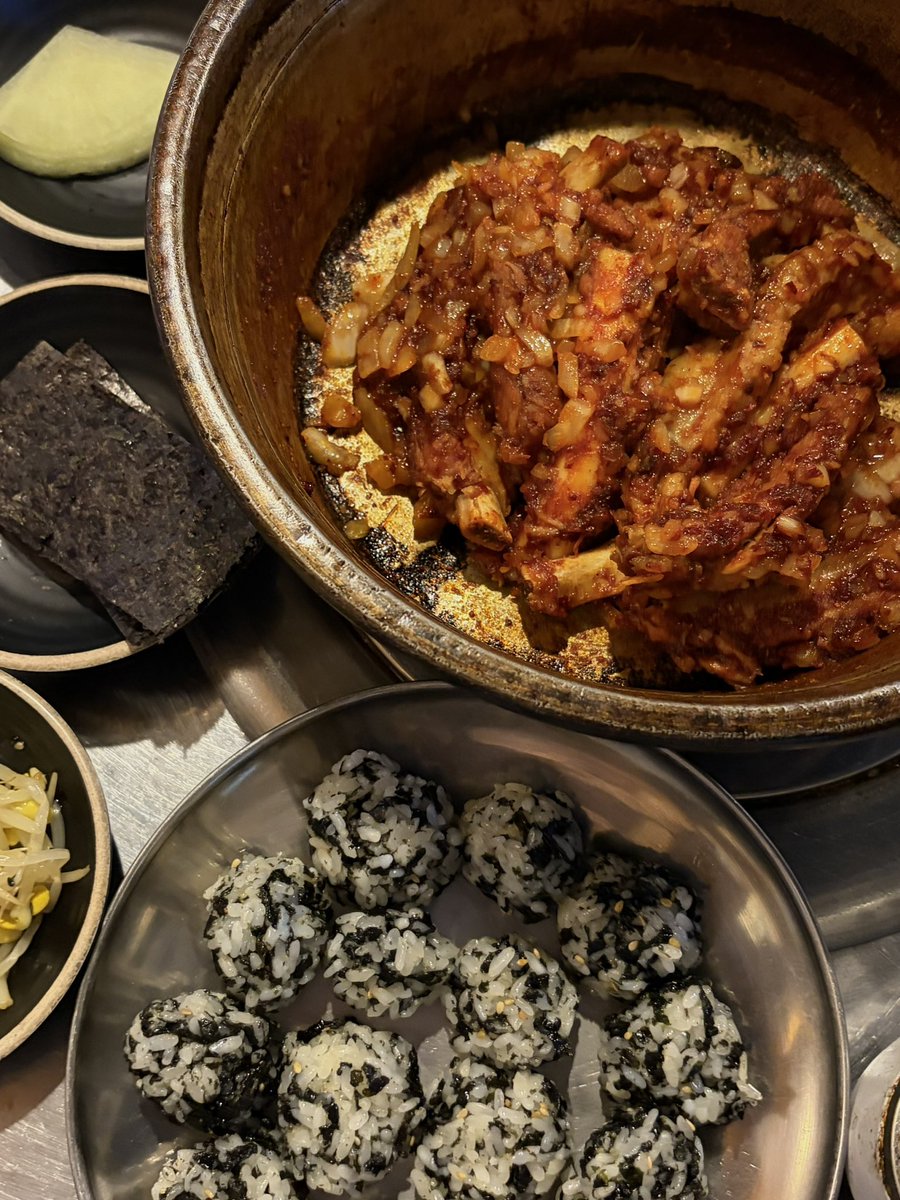 yumtiger's tweet photo. 성수 등불
매운섞어찜(등갈비+항정살) 양념 자극적이고 너무 맛있었음 
들기름순두부도 너무 맛있고 볶음밥도 무조건 시키기!!
웨이팅 개길어서 무조건 오픈런하시길 근데 존맛이라 또 갈듯 https://t.co/X4AQxfeoQE