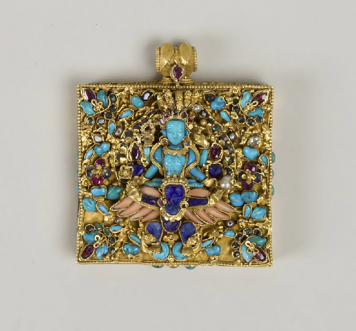 SophiaFioren's tweet photo. gold amulet case features the Hindu deity Vishnu riding Garuda, exquisitely inlaid with turquoise, rubies, and other precious gemstones, Nepalese, 1700. https://t.co/b12w4kXSfP