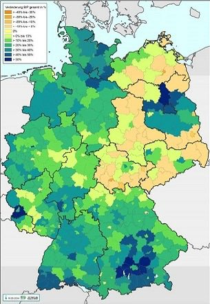 FalkTG's tweet photo. Die Strukturdatenprognose 2030:

Nein, wir haben nicht „den Osten“ aufgebaut. Wir haben die Berliner Bubble fett und reich gefüttert.

Kita-Essen: Umsonst
Schul-Essen: Umsonst
Schul-Bücher: Umsonst
Gewerbesteuer: 410%

Keine westdeutsche Stadt kann sich diesen Luxus leisten. Und dafür kassiert Berlin 5 Fach:
- größter Profiteur von Bundesausgaben
- größter Profiteur Länderfinanzausgleich
- Zusatzsubventionen für Kultur 
- Zusatzsubventionen für Sicherheit
- 24/7 direkter Zugriff auf Bundesministerien für Berliner Lobby