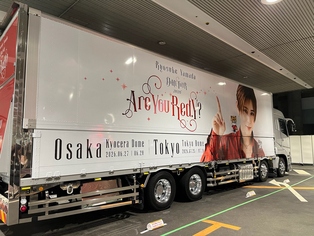 yabuyamachine09's tweet photo. Ryosuke Yamada DOME TOUR 2026 Are You Red.Y?の初日に参戦してました！
ド派手で山田くんらしさ全開のライブでした✨
赤いバラを持って登場してのEscortはめちゃくちゃかっこよかったけど、Na Na Naの時は最大に可愛かった…
ガラスの靴の噴水演出は幻想的だったし、アイドルは腰を抜かした← https://t.co/xskHkzwuoo
