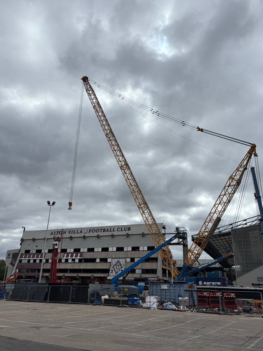 Neilh111's tweet photo. Who thought that last crane was big? Oh my Paul McGrath!!! #AVFC https://t.co/vmfEaIDAFy