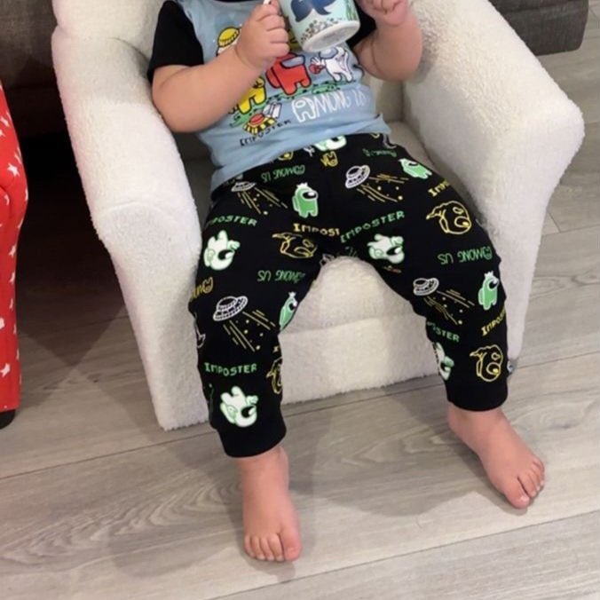 hagendiratama's tweet photo. 👶🏻: Papa taw nda?
👶🏻: Watu di skull bibi disuluh opelasi semuttt~
🐻: Operasi semut?
👶🏻: Iya. Tan ticel Aca bilang, 
👶🏻: "Sebelum plg kita opelasi semut dl yaa"
🐻: Oh gitu~
👶🏻: Iya. Telus bibi belpoto ma paldas
🐻: Jadi bibi yg bawa hp papa?!
👶🏻: Eee— 
👶🏻: Papa suka picang, nda? https://t.co/IwPQF5jKJt