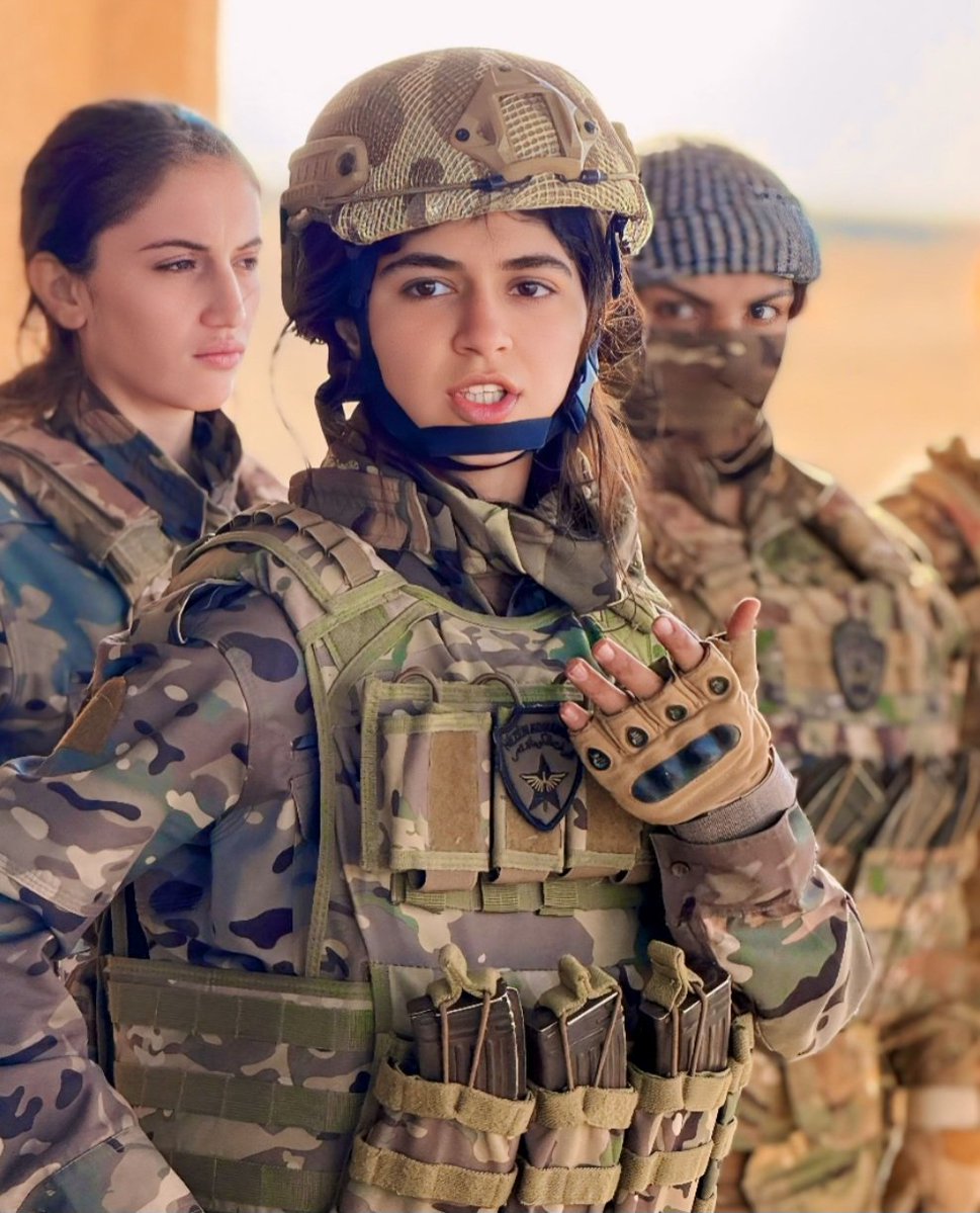 werxeleyee's tweet photo. Yekîneyên Parastina Jin

YPJ https://t.co/KSYFMY9Vby