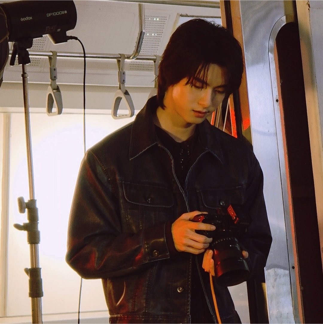 bluedaisieso's tweet photo. They’re filming in a studio today… 😳🖤🤍

The Grim Lover Q15  

#รักลืมตายQ15
.• #ppoohkt #pavelphoom #poohpavel •. https://t.co/OIxAWOBxxF