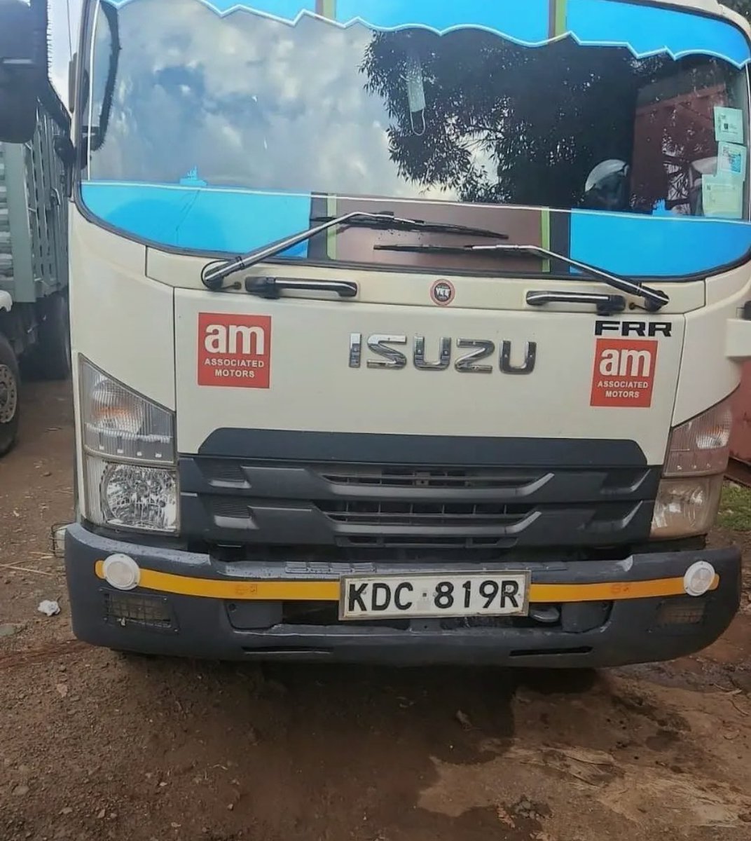 CFCJoes's tweet photo. This lorry was stolen and the tracker removed.
The lorry was carrying items worth 11 million.
It was enroute to Eldoret from Nairobi.  Kindly Kenyans and our followers lets unite and help this lady by reposting to reach as many people as possible, its not easy for her as at now.....if you see it reach us on WhatsApp 0738584299.