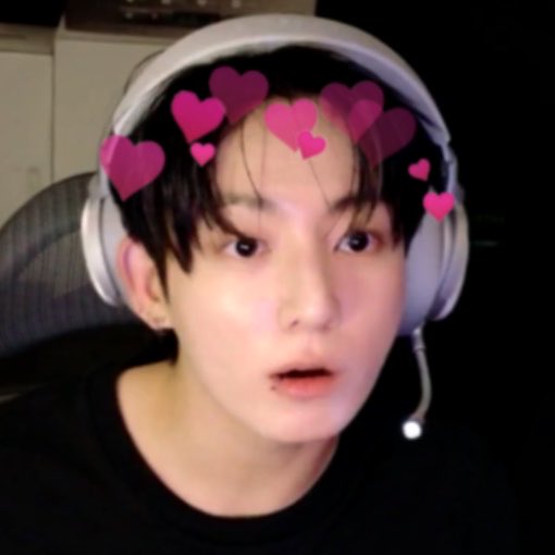 rewindkoo's tweet photo. my fav gamer ♥︎ https://t.co/HtSLvajGYw