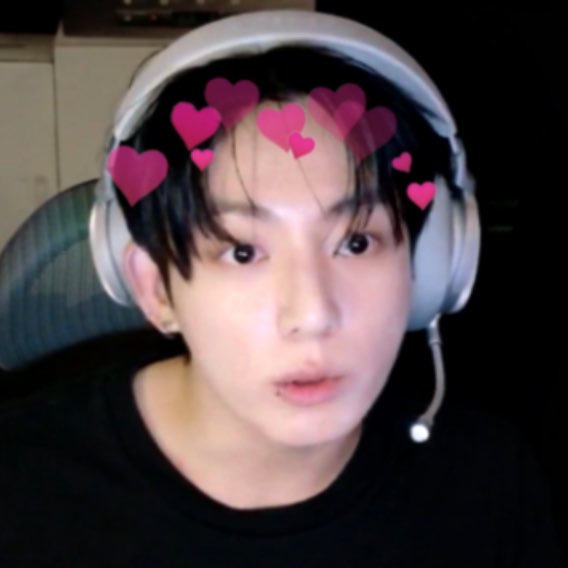 rewindkoo's tweet photo. my fav gamer ♥︎ https://t.co/HtSLvajGYw